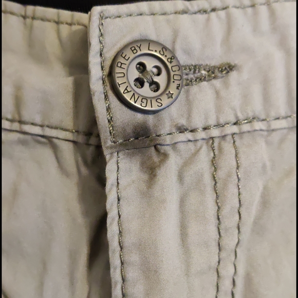 Levi Strauss grey cargo style shorts - Picture 2 of 4